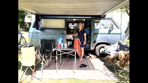 Kamper Barry – 4-person Volkswagen campervan from 1984