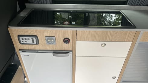 YT72KEU – 4 berth Volkswagen Campervan London - Romford