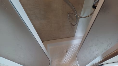 C19 – Knaus Traveler A705 XL Garage for 6 persons