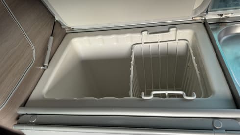 4p Volkswagen campervan uit 2012
