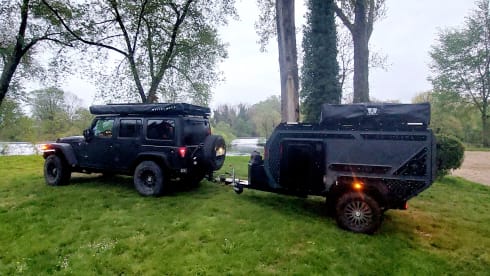W R A N G L E R . – Jeep Wrangler Rubicon avec remorque tout-terrain en option RS Camp ES-3 (<750 kg)