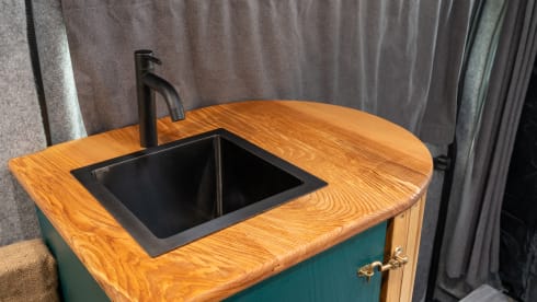 Sparrow's nest – All season Off grid campervan with full length double bed  *Pet friendly*