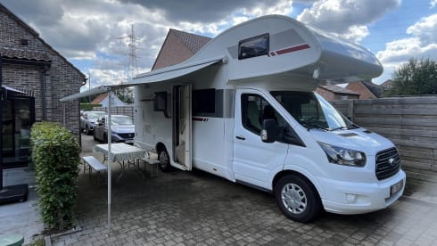 Wolly – 5p Ford alcove from 2019