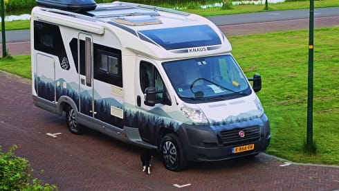 sunti  – 2p Knaus overland off grid camper 