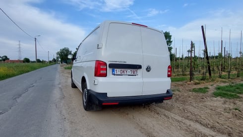 THE VAN – Cozy DIY VW camper from 2019
