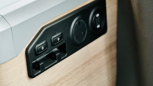 Maggie – VW California Surf - Sleeps 4, home comforts! Heater