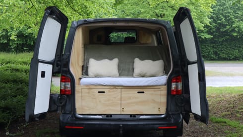 2p Volkswagen campervan uit 2013