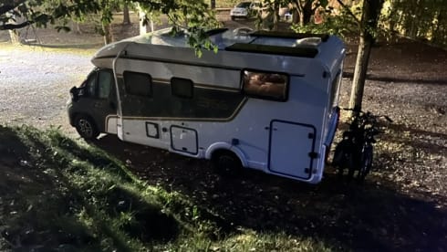 RV Camper – Nieuwe, luxueus ingerichte 4-persoonscamper
