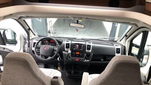 Hoofddorp  – Luxurious and well-maintained 2p Hymer from 2019 - Automatic