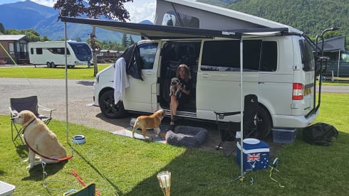 Lizzy the camperess  – 4 berth Volkswagen campervan from 2012