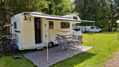 Very spacious and cozy 7-person family camper with air conditioning