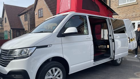 Ronnie – VW T6 Ready for your perfect stayaway