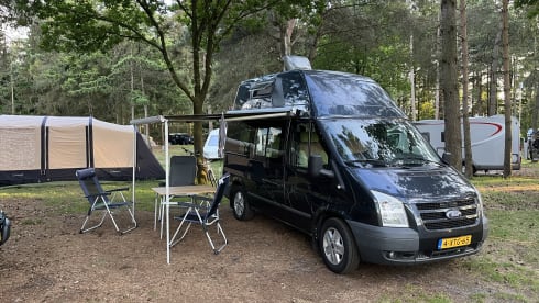 Beautiful Ford Transit Nugget with high roof, lots of space in a compact bus!