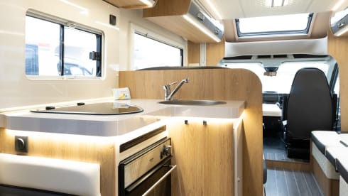 NXD – AutoRoller 707 Large Living Area Layout 4 Person 