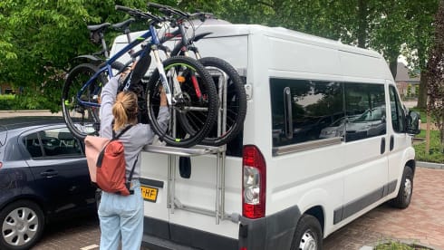 Compact off-grid Peugeot Boxer with length bed for 2 people