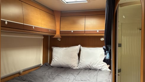 Dethleffs semi-integrated uit 2006 – 4p Dethleffs semi-integrated from 2006