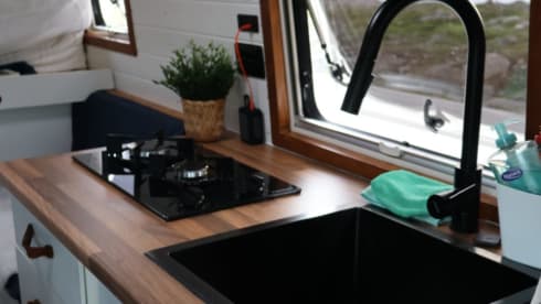 Olaf – Neat conversion Volkswagen Crafter L2H2