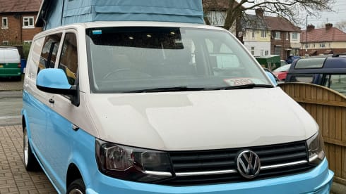 Road surfer – 4 berth Volkswagen campervan from 2017