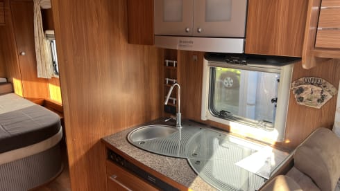 Sjors – Fiat Ducato Dethleffs Queens bed