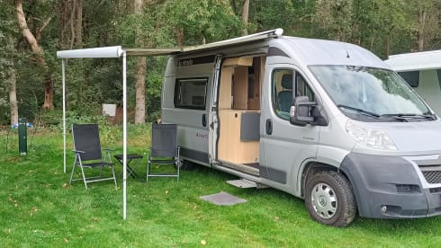 Avanti La Strada – Luxury Bus Camper | 4 sitting/3 sleeping | Kitchen/Toilet/Motorcycle air conditioning/Bicycle carrier