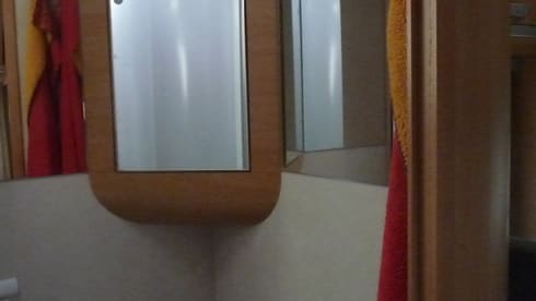 Nice compact camper for 4 people.