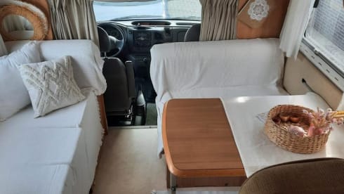 Onze supergezellige camper! – Nice spacious 6 person Ford Rimor 678