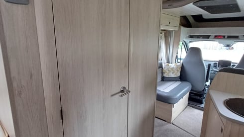 Orion – Autotrail semi-intégré de 4 places à partir de 2023