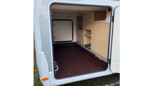 Sunlight T680 – 4-person Semi-integrated Automatic 