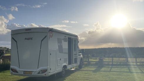 Superdelux campertje – 2p Pilote P690D EXPRESSION semi-integrated from 2025