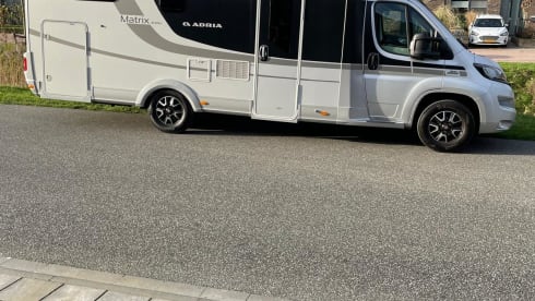 Camper.4000 – Luxury camper - Adria Matrix M 670SC (5 seats)