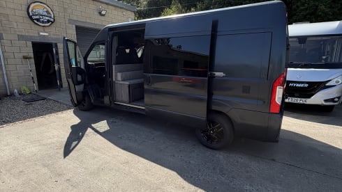 CHRISSY THE CAMPER – Autobus Citroën a 4 posti letto del 2014