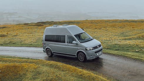 Grey – Volkswagen Camper mit 4 Schlafplätzen Brandneuer Umbau