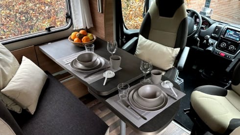 YN25 AOP – Weinsberg CaraSuite 700 ME 4 Berth