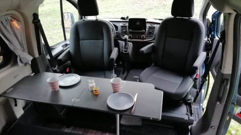 4p Ford campervan uit 2021