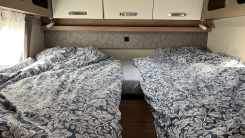 Very new and luxurious 4 person integrated camper Weinsberg CaraCore 650 MEG