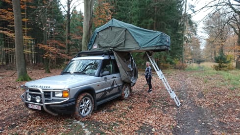 Disco II – Land Rover Discovery met rooftop tent uit 2002