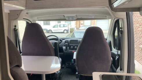 Suzy – 4p Fiat bus from 2020
