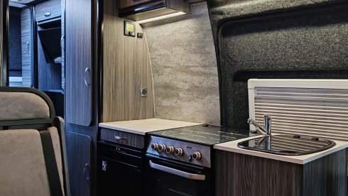Valerie – Luxury 5 Birth Camper