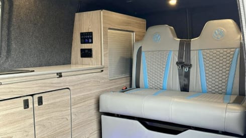 Road surfer – 4 berth Volkswagen campervan from 2017