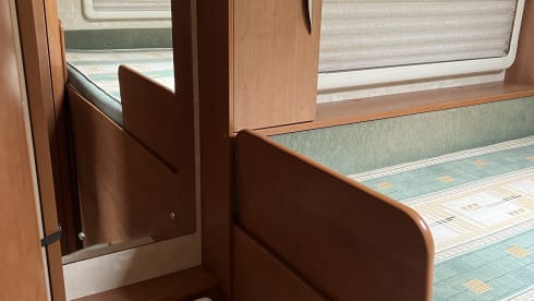 Snogly  – Bessecar e735 motorhome 6 berth excellent for families