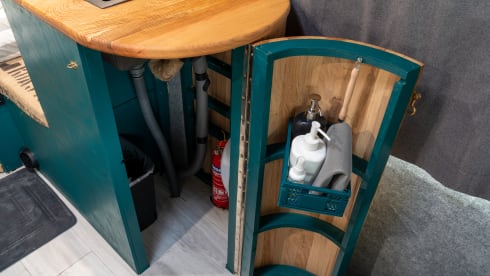 Sparrow's nest – All season Off grid campervan with full length double bed  *Pet friendly*