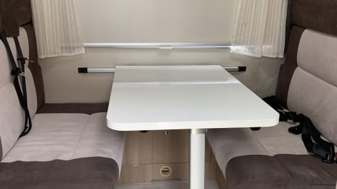 Rollerteam Zefiro 690G 4 berth 