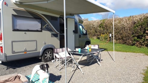 Gertie – Luxury 4 berth Burstner, fixed bed, heating, satellite TV