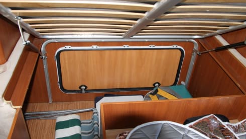Super nice Mc Louis 4 person camper with various extras