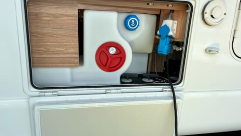 Weinsberg 600MF Pepper Edition – Very complete new 2-person semi-integrated camper (June 2022)