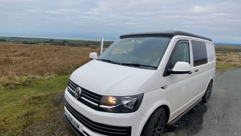 Carrie – 4-Berth Volkswagen Campervan from 2016