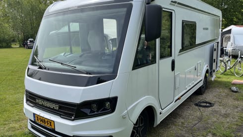 Very new and luxurious 4 person integrated camper Weinsberg CaraCore 650 MEG