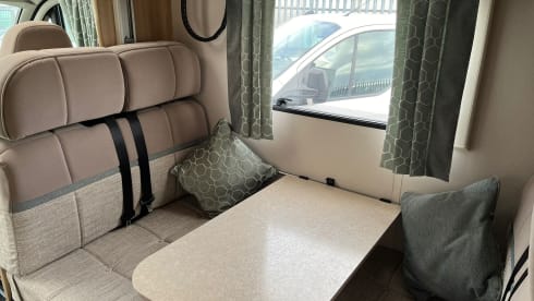 Foxy – 6 berth family motorhome with canopy, 2017