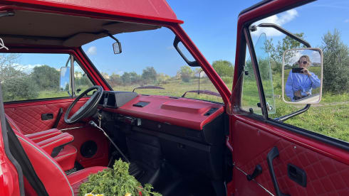 Vermelho  – Rent a Campervan Blue CLassics ‘s Volkswagen T3  red