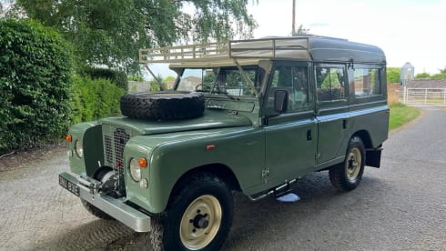 The Northumbrian Rover – 4 berth Land Rover rooftop from 1967